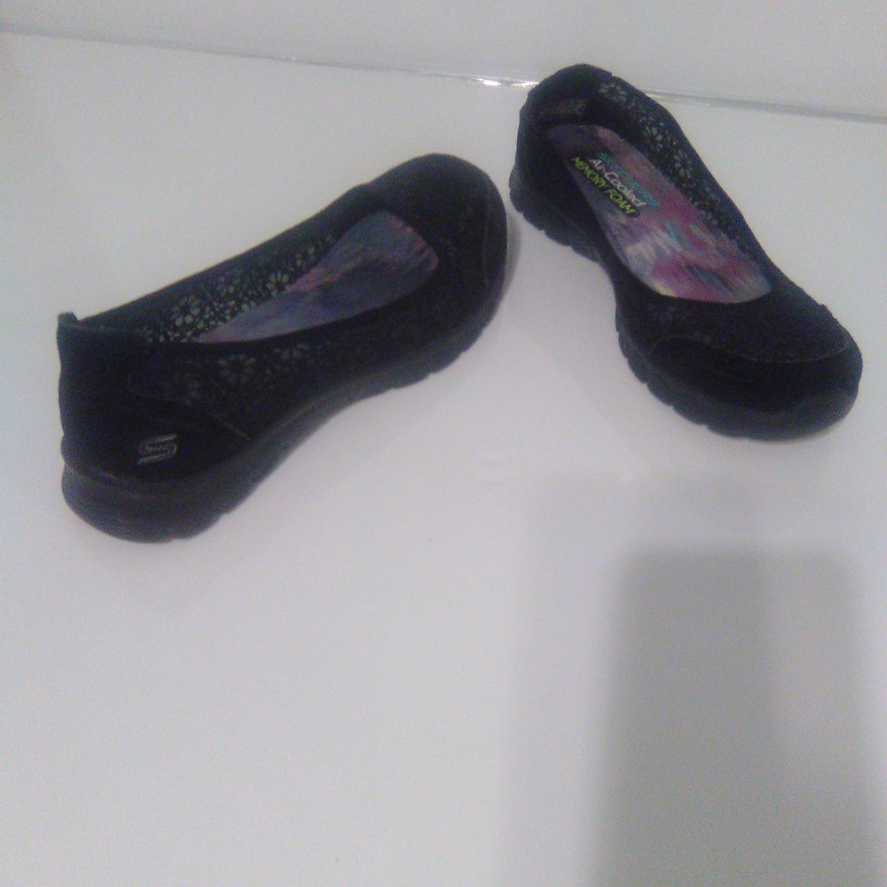 Skechers Woman's Size 9 Air Cooled Memory Foam.